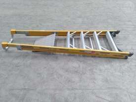 Gorilla 150kg Platform Ladder - picture2' - Click to enlarge