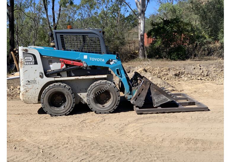 Used Yanmar/Toyota/Isuzu Excavator Bobcat and Tipper Truck Combo