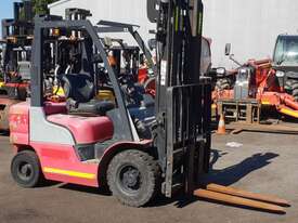 Nissan 2500kg LPG Forklift with 3700mm Two Stage Mast - picture0' - Click to enlarge