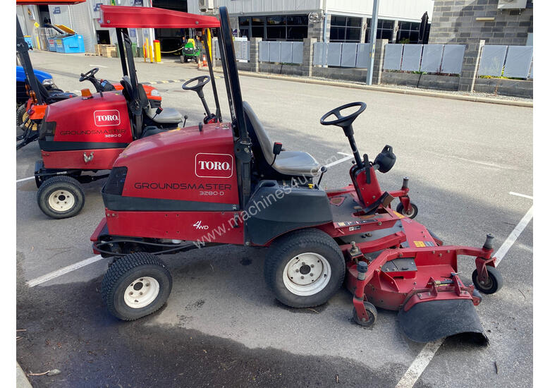 caption Toro GroundsMaster 3280 D Front Deck Lawn Equipment