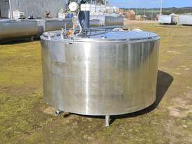 1,900lt STAINLESS STEEL TANK, MILK VAT - picture0' - Click to enlarge