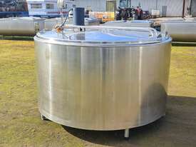1,900lt STAINLESS STEEL TANK, MILK VAT - picture1' - Click to enlarge