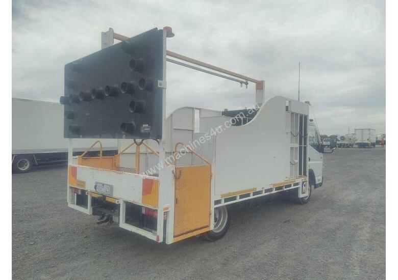 caption Mitsubishi Canter