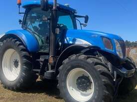 New Holland T7070 Tractor - picture0' - Click to enlarge