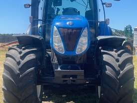 New Holland T7070 Tractor - picture1' - Click to enlarge