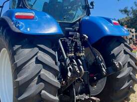 New Holland T7070 Tractor - picture2' - Click to enlarge