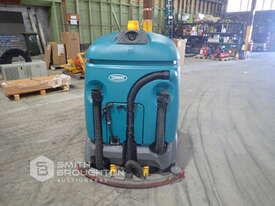 TENNANT T12XP FLOOR SCRUBBER - picture1' - Click to enlarge