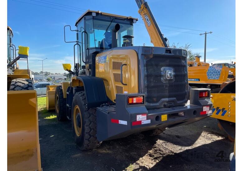 caption XC938Wheel Loader 11T - On Factory Clearance Sale!