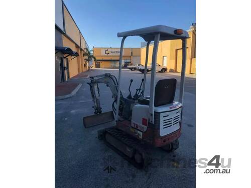 TB108 Takeuchi Excavator COMES WITH 4 BUCKETS