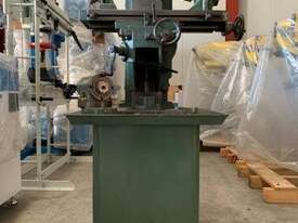 Universal Milling Machine - picture0' - Click to enlarge