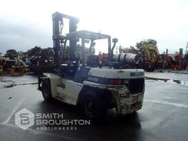 2005 CROWN CG70S-2 7 TONNE FORKLIFT - picture2' - Click to enlarge