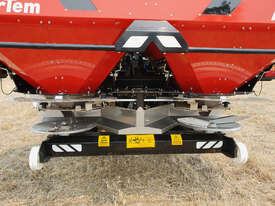 FARMTECH ALPHA F20 DOUBLE DISC SPREADER (2000L) - picture2' - Click to enlarge