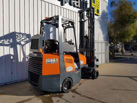 2.0T LPG Narrow Aisle Forklift - picture2' - Click to enlarge