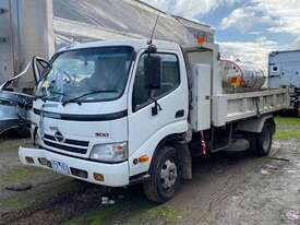 Hino 300 - 816 - picture1' - Click to enlarge