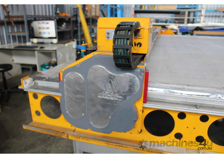 Used maxis CNC AERONAUT MAXIS PLOTTER CUTTER WITH VACUUM HOLD DOWN
