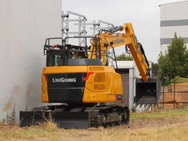 Excavator 17T - Cummins Engine + Compact Radius Excavator with Short Tail Swing! - picture1' - Click to enlarge