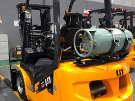 UN Forklift 2.5T Gas/Petrol: Forklifts Australia - the Industry Leader! - picture2' - Click to enlarge