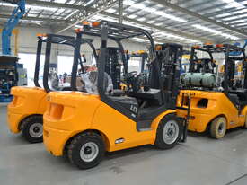 UN Forklift 2.5T Gas/Petrol: Forklifts Australia - the Industry Leader! - picture0' - Click to enlarge