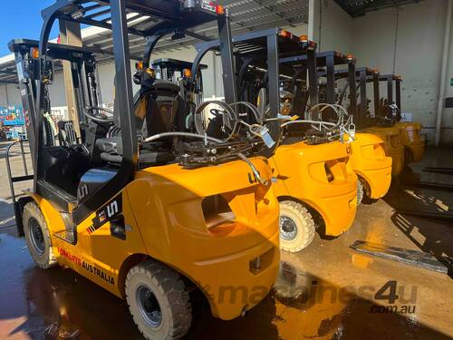 UN Forklift 2.5T Gas/Petrol: Forklifts Australia - the Industry Leader!