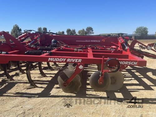 2021 HORSCH TIGER 6 MT CULTIVATOR