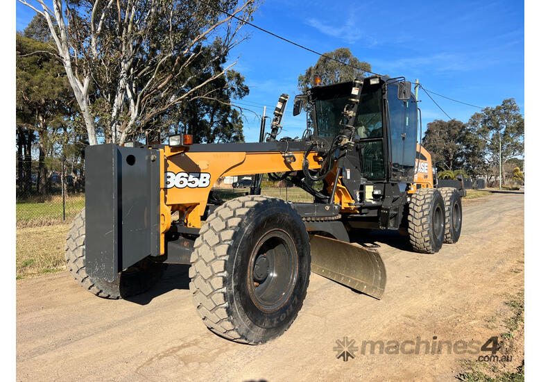 caption CASE 865B Artic Grader Grader
