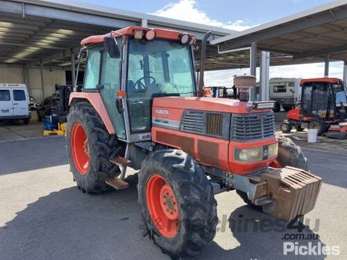 2007 Kubota M110 4x4 Tractor