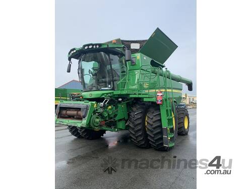 caption 2021 John Deere S790 Combines