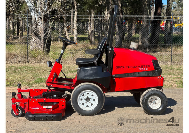 caption Toro GroundsMaster 3280 D Front Deck Lawn Equipment