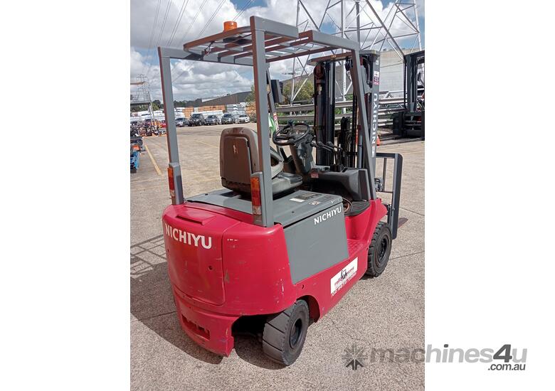 Used nichiyu Nichiyu FB20 Four Wheel Battery Electric Container Mast