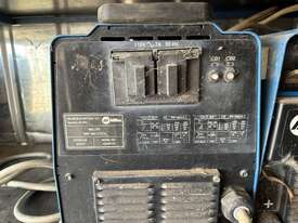 1 x Miller 304 Series Welder - picture0' - Click to enlarge