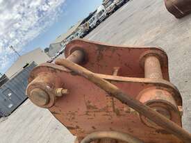 Clam Shell Bucket Attachment - picture0' - Click to enlarge