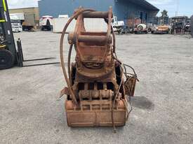 Clam Shell Bucket Attachment - picture2' - Click to enlarge