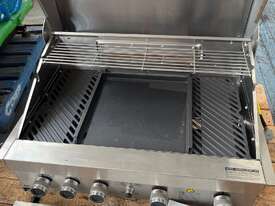 Rinnai 5 Burner LP GAS BBQ -MODEL Gt 104BHS  - picture1' - Click to enlarge