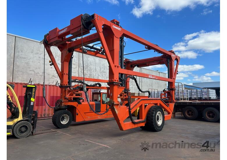 caption Straddle Carrier: Combilift SC3T, 2018 Model