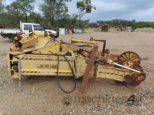 JEC Tyre Handler WA600-1 w/ Controls
Manufactured by Austin Engineering 11/2006
Tare 1200kg
Working 