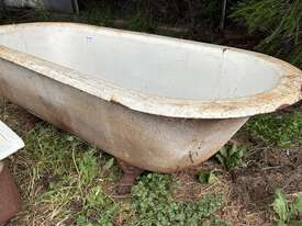 CAST IRON CLAW BATH & LARGE CAST IRON BASIN - picture0' - Click to enlarge