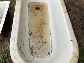 CAST IRON CLAW BATH & LARGE CAST IRON BASIN - picture1' - Click to enlarge