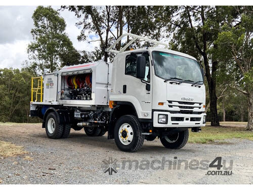 Isuzu FTS 139-260 Service Body Truck