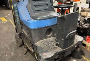 2014 FIMAP FS800B ELECTRIC RIDE ON SWEEPER NEW BATTERYS VERY LOW HOURS