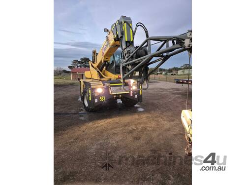 Rotating telehandler 