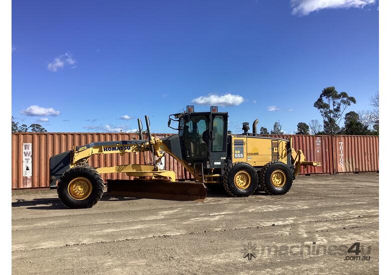 caption Komatsu GD555-5 Grader
