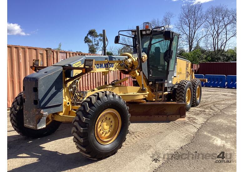 caption Komatsu GD555-5 Grader