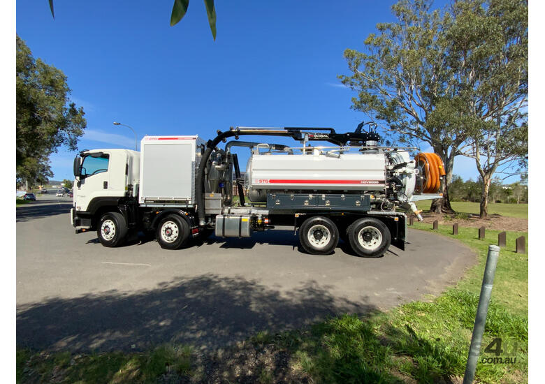 Isuzu FYJ 300-350 Vacuum Tanker Truck