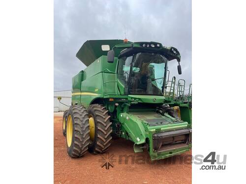 2012 John Deere S680 Combine Harvester & S680 Draper Front