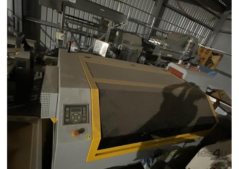 SMIPack FP8000CS Shrink Wrapping Machine with Heat Tunnel T652 – Efficient Packaging Solution