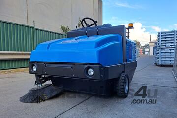   Conquest Heavy Duty Ride-on Industrial Sweeper| HD160E