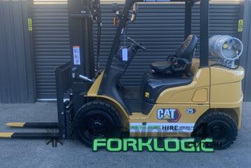 CATERPILLAR 2.5 Tonne Container Mast LPG Forklift
