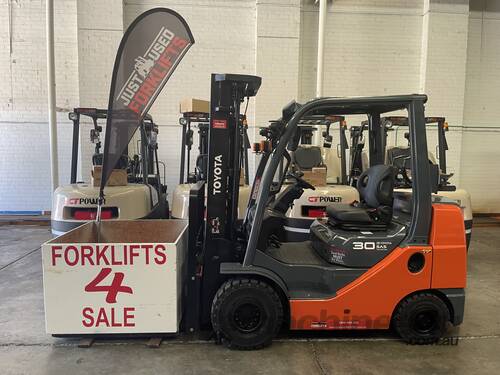 TOYOTA 8FGK30 DELUXE S/N 60738 COMPACT DUAL FUEL LPG / PETROL 4.7 METER 3 STAGE FORKLIFT