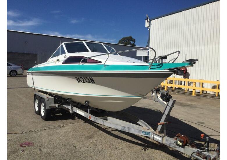 caption 1994 Haines Signature 630LE Fibreglass Half Cabin