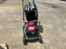 Honda HRU196 Lawn Mower - picture1' - Click to enlarge